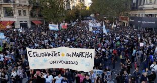 Miles de personas salieron a las calles en todo el país en defensa de la educación superior estatal