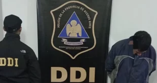 Tres robos, un motochorro y un detenido: la policía busca a un cómplice