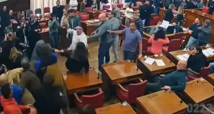 Repudian la pelea entre taxistas y conductores de aplicaciones en Mar del Plata